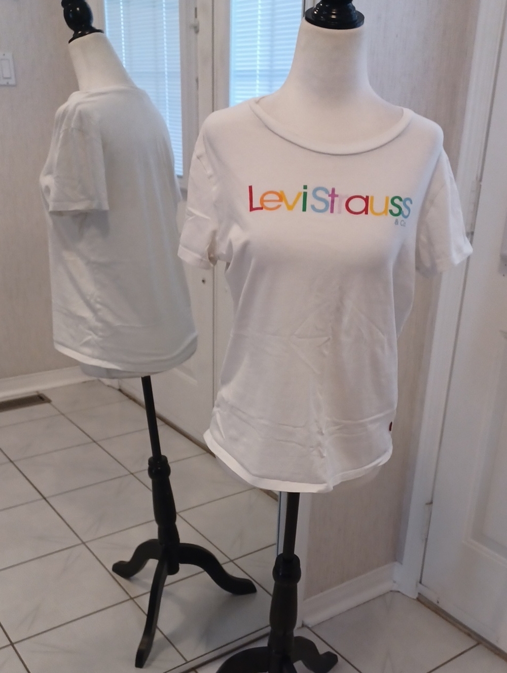 4/$60 Levi Strauss White Rainbow Logo Short Sleeve Tee - Size Medium